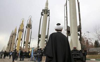 Тегеран продемонстрировал свои новые ракеты среднего радиуса действия