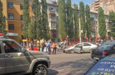 В столкновении трёх авто в Воронеже пострадала 4-летняя девочка