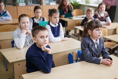 В Тверской области стало известно, когда начнут выдавать бесплатную школьную форму