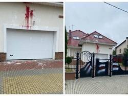 В Беларуси дом бывшего чиновника облили краской