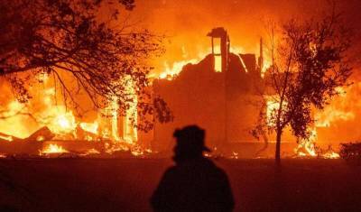 Почти 11 тысяч ударов молний усилили лесные пожары в Калифорнии