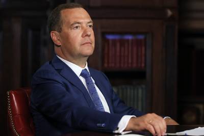 Медведев попросил не гнаться за квадратными метрами
