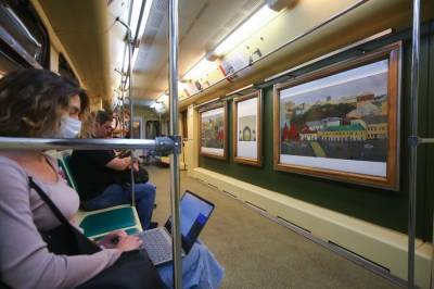 В метро запустили тематический поезд "Акварель" с обновленной экспозицией