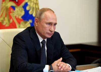 Путин призвал будущих чиновников оставаться людьми