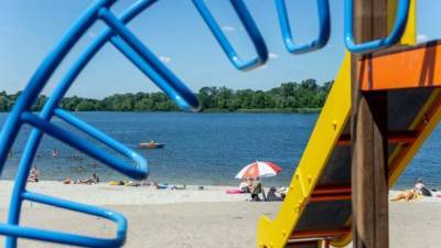 Из-за аномальной жары: в Киеве запретили купаться на 10 пляжах
