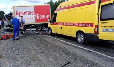 На трассе Тюмень-Ханты-Мансийск грузовик протаранил внедорожник