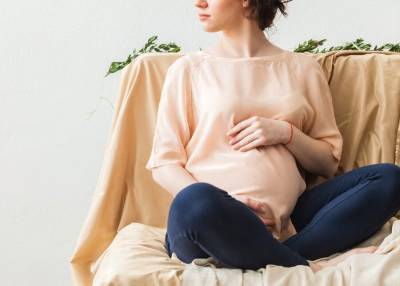Беременным и кормящим женщинам запретят делать прививку от коронавируса