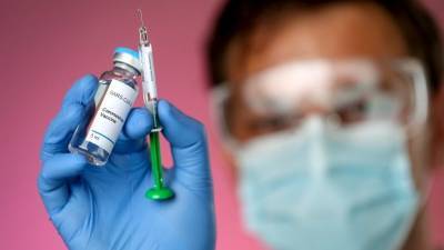Вакцина от коронавируса: какими будут срок годности и противопоказания?