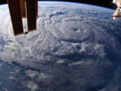 Мощный ураган на Земле сняли с космоса: невероятные фото
