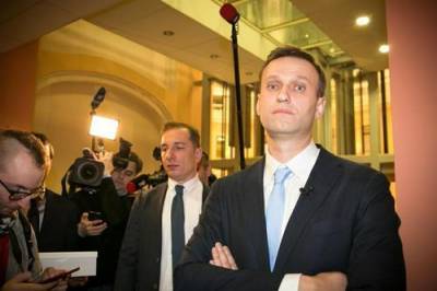 Политолог рассказал, чем мог отравиться Навальный