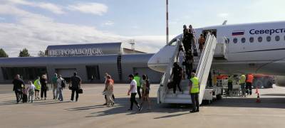 Первые пассажиры улетели из нового аэровокзального комплекса Петрозаводска в Симферополь под музыку (ФОТО)
