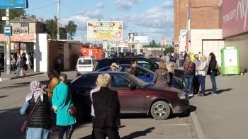 СМИ: спецслужбы города Вологды стягивают силы к ТЦ из-за возможного минирования