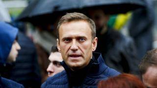 Навальный в реанимации с симптомами отравления. Что известно на данный момент