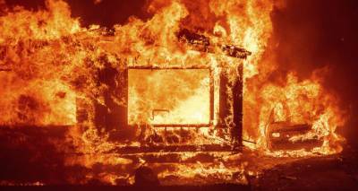 Калифорния утопает в огне: в штате тушат 367 пожаров одновременно - фото