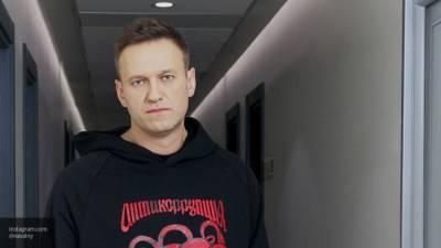 Медики сообщили, что транспортировать Навального в Москву пока нельзя