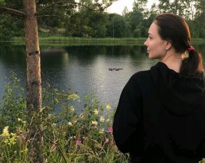 «Ножки иксиком»: Актриса Настасья Самбурская подвергла критике свою фигуру