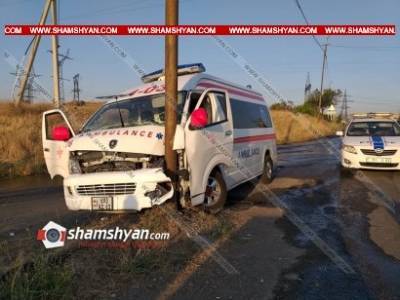В Армении автомобиль «Скорой помощи», перевозивший выздоровевших от COVID-19 граждан, попал в ДТП
