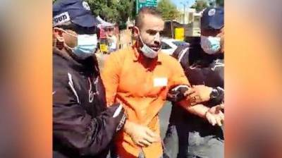 Видео: полицейские силой оттащили депутата кнессета от резиденции Нетаниягу