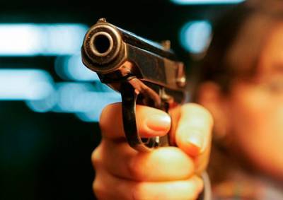 В Чехии пьяный мужчина угрожал бармену пистолетом за запрет курить