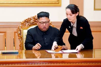 Первая леди КНДР: Ким Чен Ын поделился властью с младшей сестрой