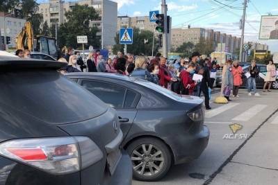 Второй день подряд в Новосибирске эвакуируют людей из банков, судов и налоговой