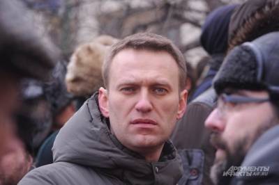 Названы возможные причины госпитализации Навального — Известия