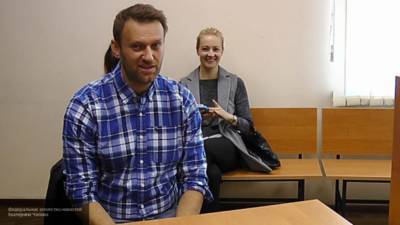Меркель отправила из Германии самолет для "отравленного" Навального