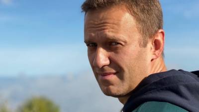 Эксперт заявил, что Навальный хочет бежать из России
