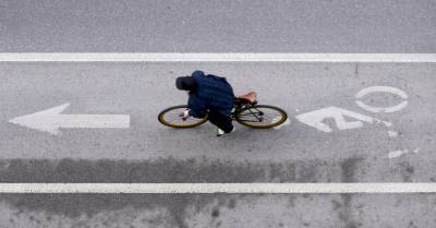 ВИДЕО. Полиция ищет свидетелей столкновения двух велосипедистов