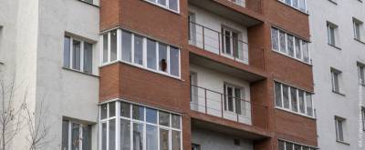 В Ижевске сотрудница полиции не дела девочке спрыгнуть с 17 этажа