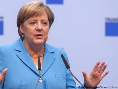 Меркель: Германия готова принять Навального на лечение