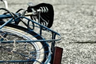 В Днепре легковушка чуть не сбила велосипедиста и уехала с места инцидента