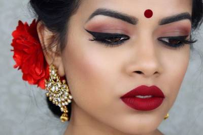 Красота по-индийски: Татарстанских девушек научат индийскому макияжу