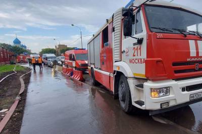 Московские пожарные спасли 6 человек при пожаре на Халтуринской улице