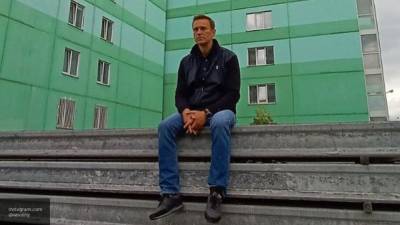 Политолог Аркатов: отравление Навального выгодно только ему самому