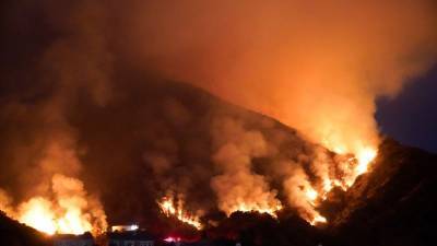 В Калифорнии эвакуированы 50 000 человек из-за лесных пожаров