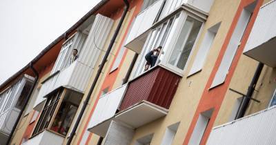 В Калининграде полицейские нашли на крыше четырехэтажки плачущую 14-летнюю девочку