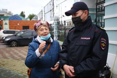 Со сторонниками Сергия, второй день митингующими у епархии, поговорила полиция