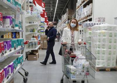 Одесская аферистка придумала способ, как не платить за товар в супермаркетах, фото: "просто подменила..."