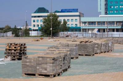 Ремонт центральной площади Сургута снова затягивается из-за бракованной плитки