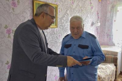 Ветерана труда из Поронайска поздравили с 90-летием