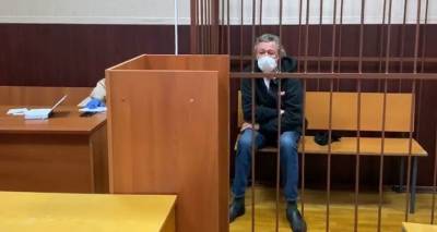 Ефремов на суде копался в телефоне и просил направить его в центр психиатрии - видео
