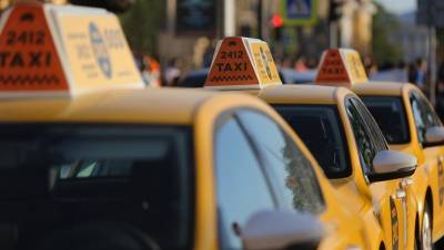 Калининградские депутаты легализовали такси белого цвета
