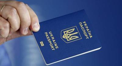 С 1 сентября украинцам для поездок в Беларусь надо будет загранпаспорт