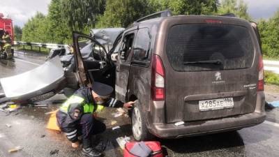 Четыре человека погибли в лобовом столкновении под Екатеринбургом