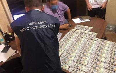 На Киевщине полицейские погорели на взятке $7000