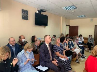 Журналисты пожаловались на неопрятного посетителя суда по делу Ефремова
