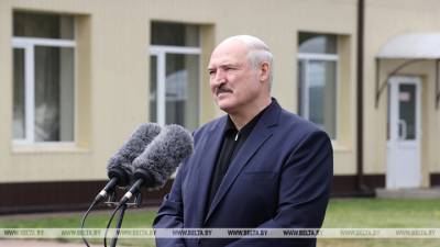 Лукашенко рассказал, как помог "топчущейся на головешках" Тихановской