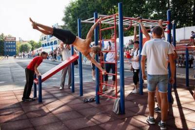 Депутат Мосгордумы Бускин: Бесплатные спортплощадки позволяют москвичам держать себя в форме