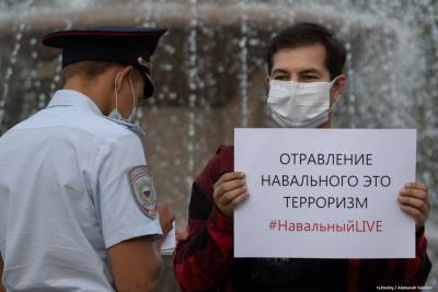 В Томске проходят пикеты в поддержку Алексея Навального. Фото